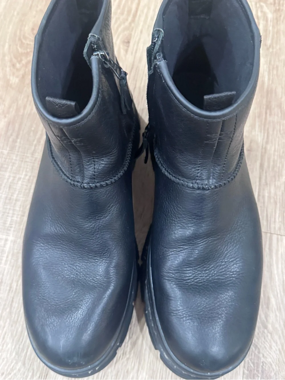 UGG Men’s Skyview Classic Pull-On Waterproof Black Leather Boots Sz 11